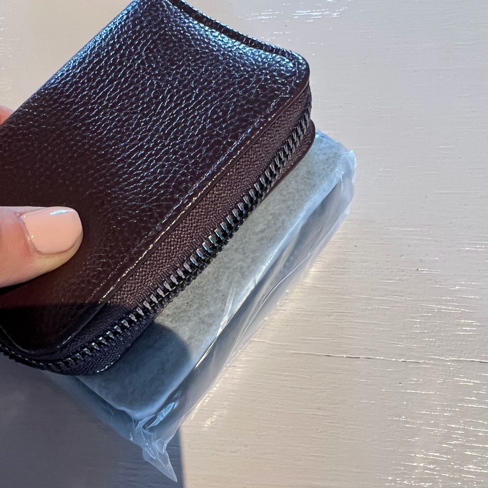 🆕 Brown card wallet (2 available)